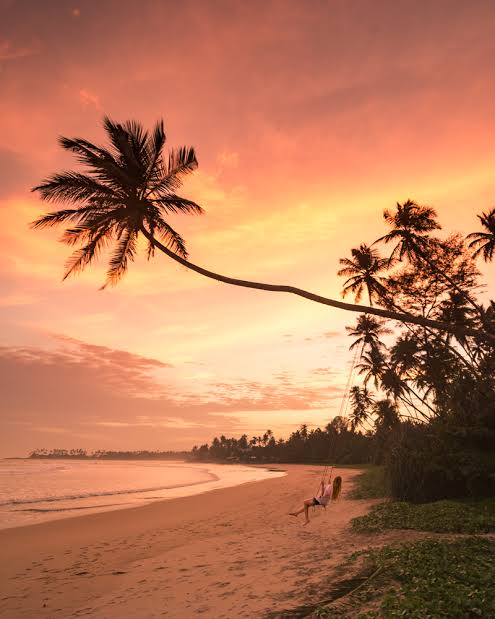 https://thalgaha.com/blog/img5/sunset_at_ambalangoda.jpg