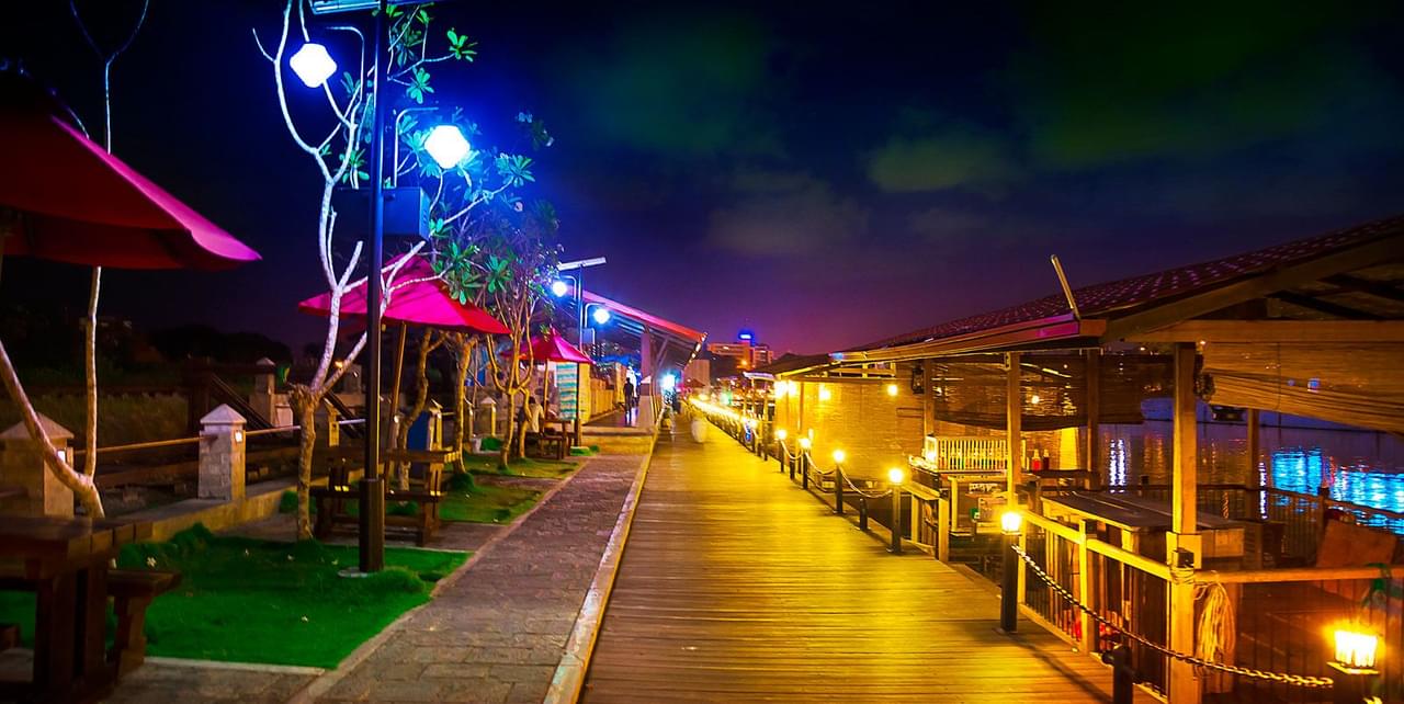 Night Life in Colombo